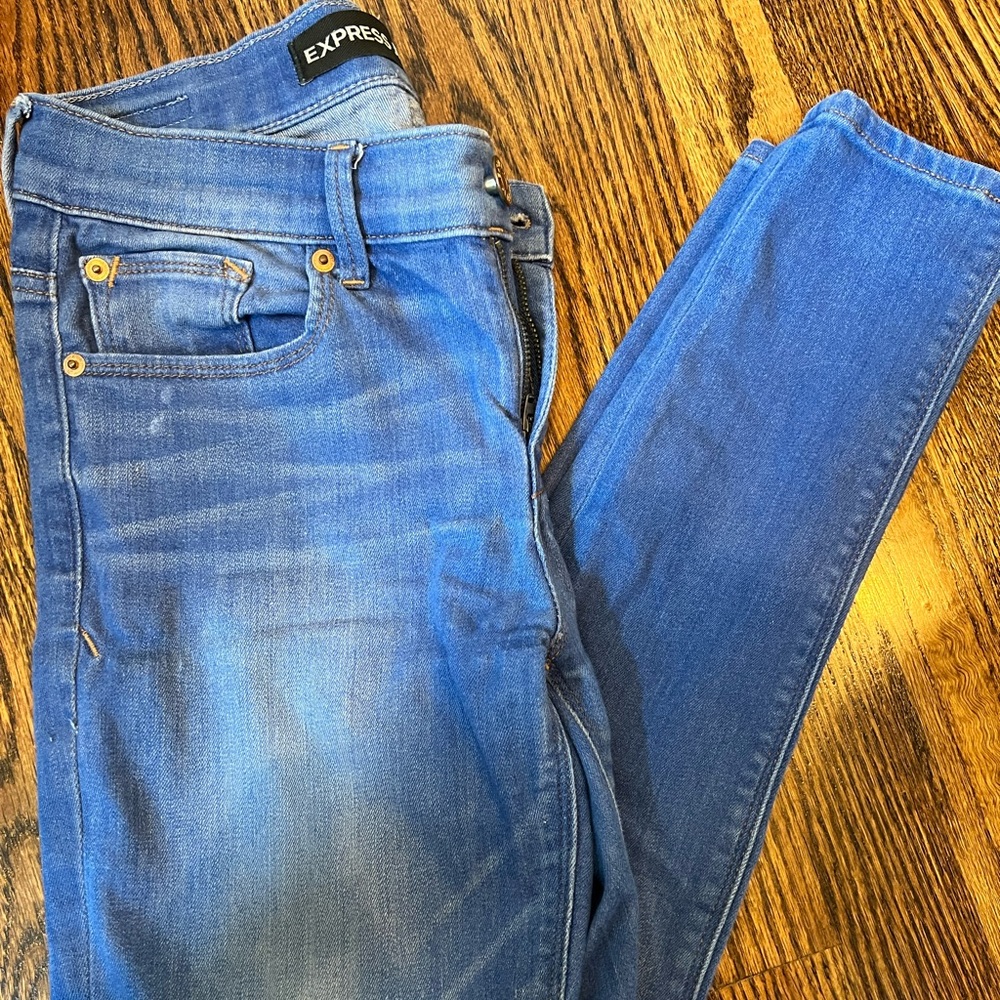 Express skinny jeans, mid rise, 2 regular. Stretchy!